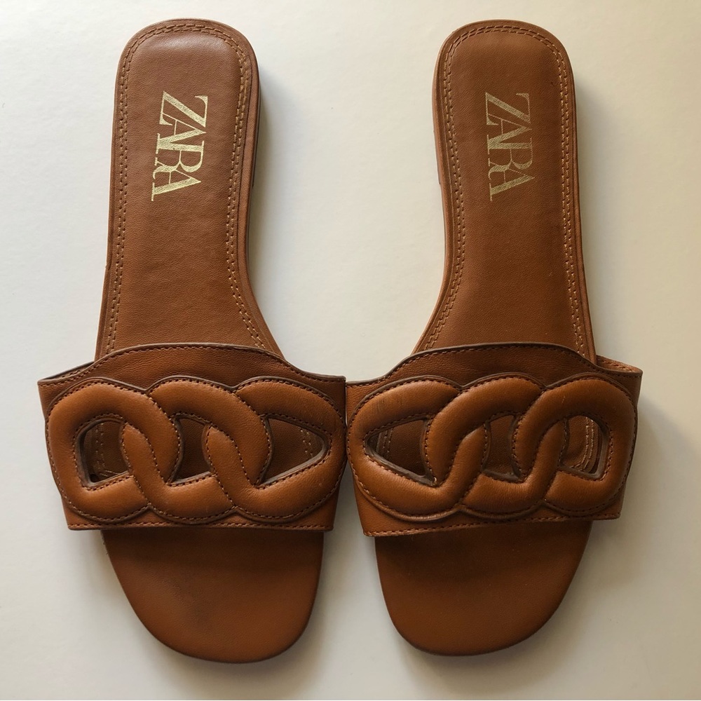 Zara Raised Detail Slides/ Sandals size 7 EUC